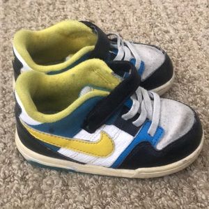 Toddler Nike Velcro sneakers